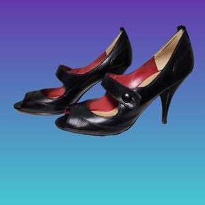 Tailored Mary Jane Pump